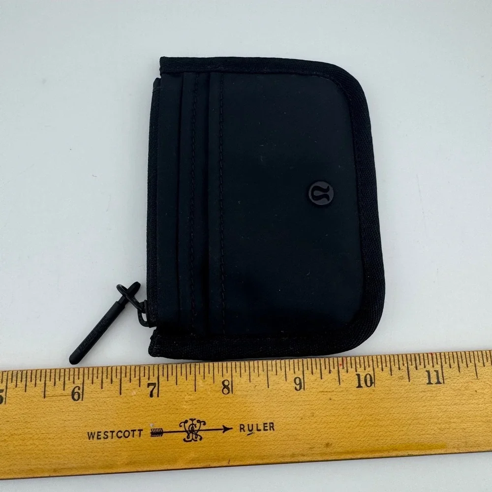 Lululemon True Identity‎ Card Turner Pouch Black Excellent Zip Card Holder